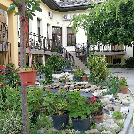 Budapest Garden Hotel Отель 2*