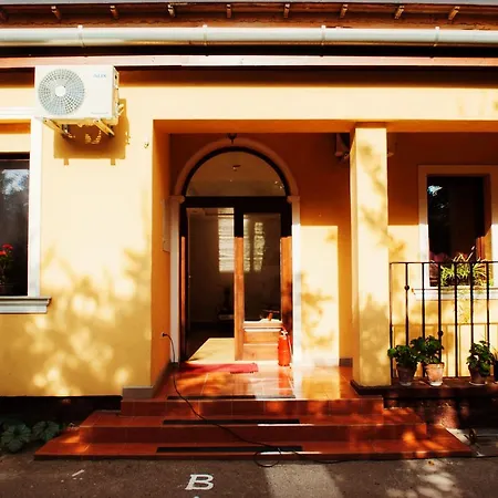 Budapest Garden Hotel Отель