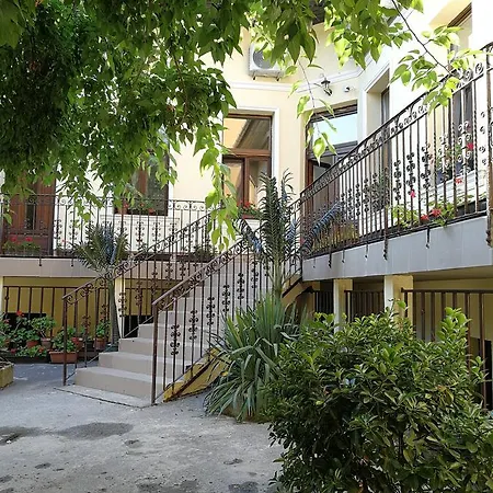 Budapest Garden Hotel 2* بودابست