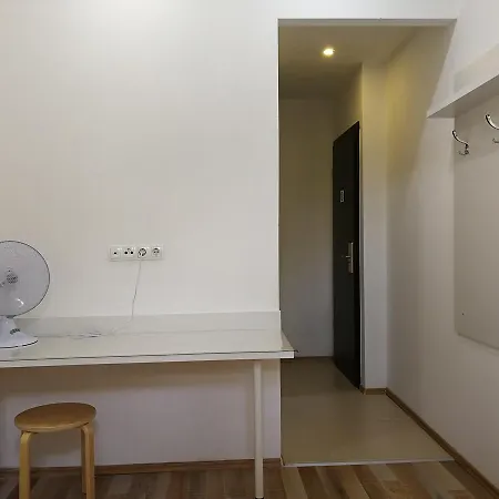 Budapest Garden Hotel فندق 2*