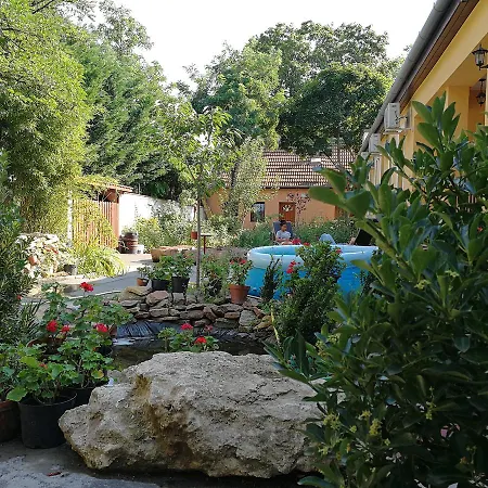 Budapest Garden Hotel فندق 2*
