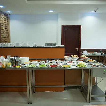 فندق Budapest Garden Hotel 2*