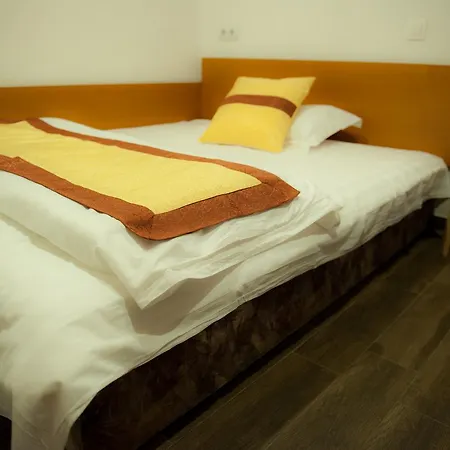 Budapest Garden Hotel 2* بودابست