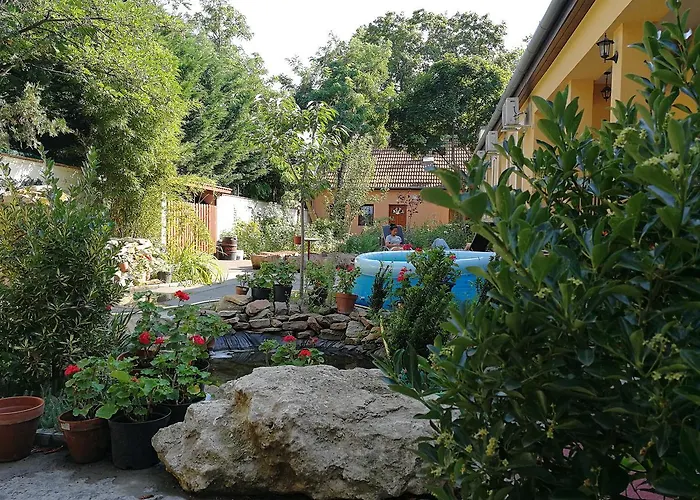 Budapest Garden Hotel Hotell 2*