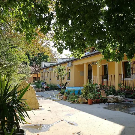 Budapest Garden Hotel 2* בודפשט