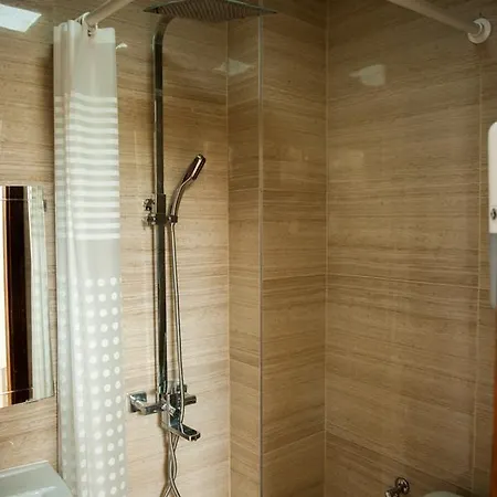 Budapest Garden Hotel 2*