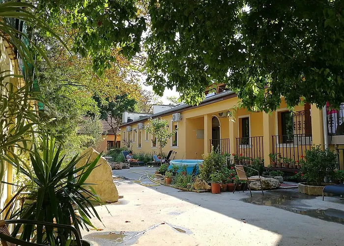 Budapest Garden Hotel 2* בודפשט