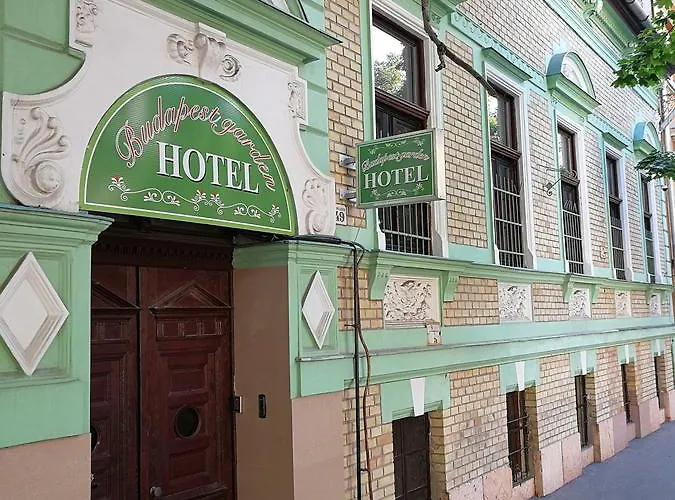 Budapest Garden Hotel מלון 2*