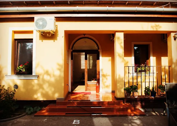 Budapest Garden Hotel מלון